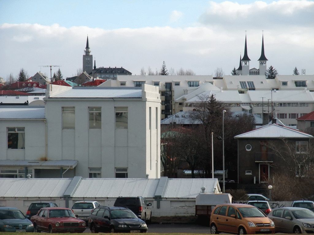 The towers of the Háteigskirkja church and the Tækniskólinn school, viewed from the Barónsstígur street