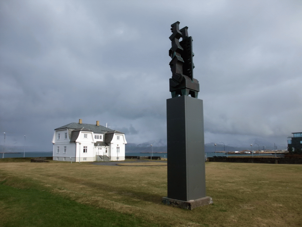 Statue in the Fjörutún park and the Höfði house