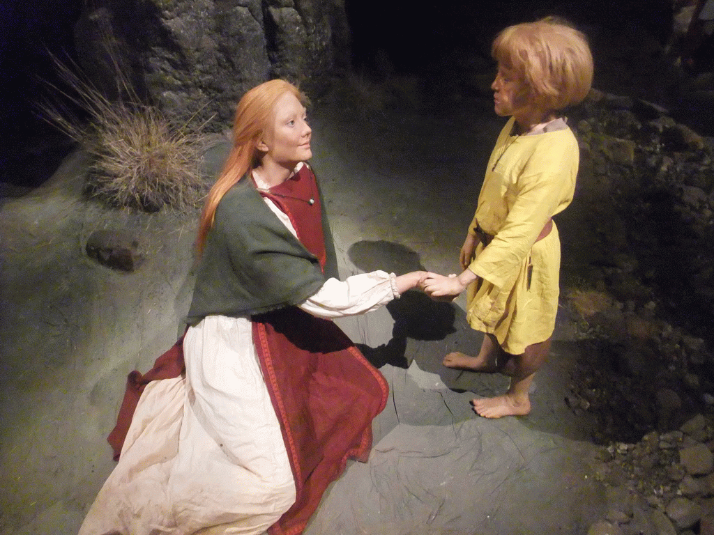Wax statues of a woman and child, at the Saga Museum in the Perlan building