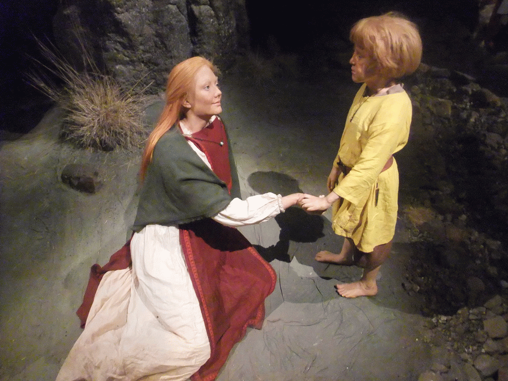 reykjavik_1_313 - 300 kb - 1024x768 - Wax statues of a woman and child, at the Saga Museum in the Perlan building Wax statues of a woman and child, at the Saga Museum in the Perlan building
