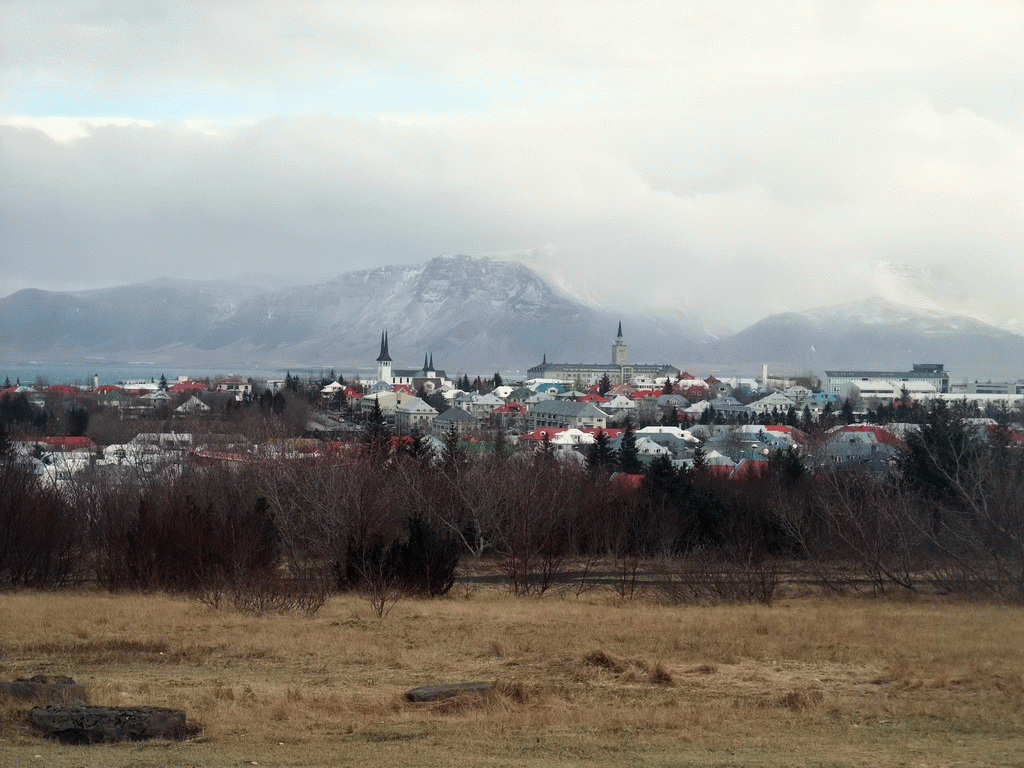 The city center with the towers of the Háteigskirkja church and the Tækniskólinn school and Mount Esja, viewed from the Öskjuhlíð hill