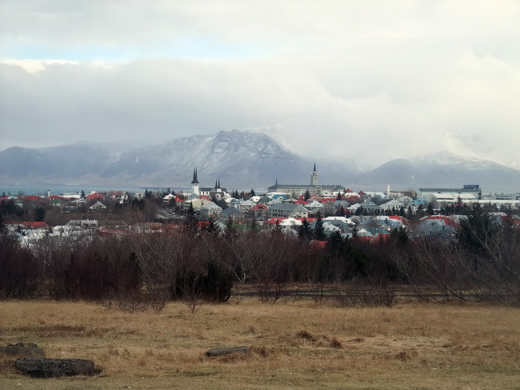 The city center with the towers of the Háteigskirkja church and the Tækniskólinn school and Mount Esja, viewed from the Öskjuhlíð hill