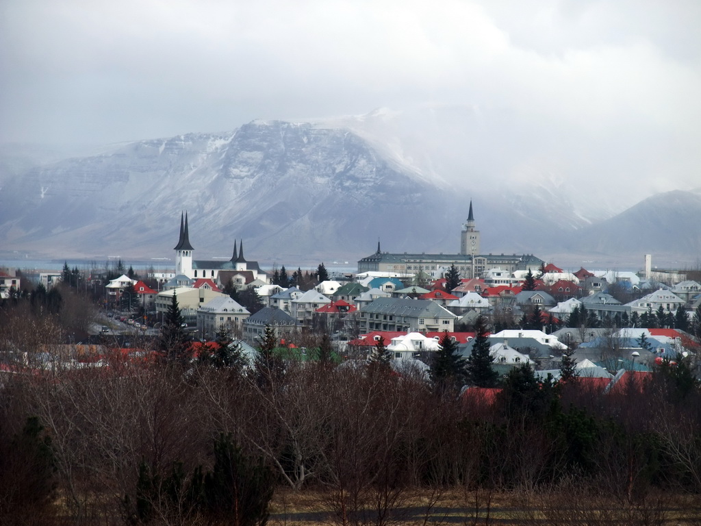 The city center with the towers of the Háteigskirkja church and the Tækniskólinn school and Mount Esja, viewed from the Öskjuhlíð hill