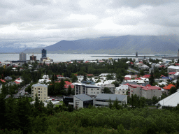 The city center with the Höfðatorg business center, the Háteigskirkja church and the Tækniskólinn school, and Mount Esja, viewed from the roof of the Perlan building