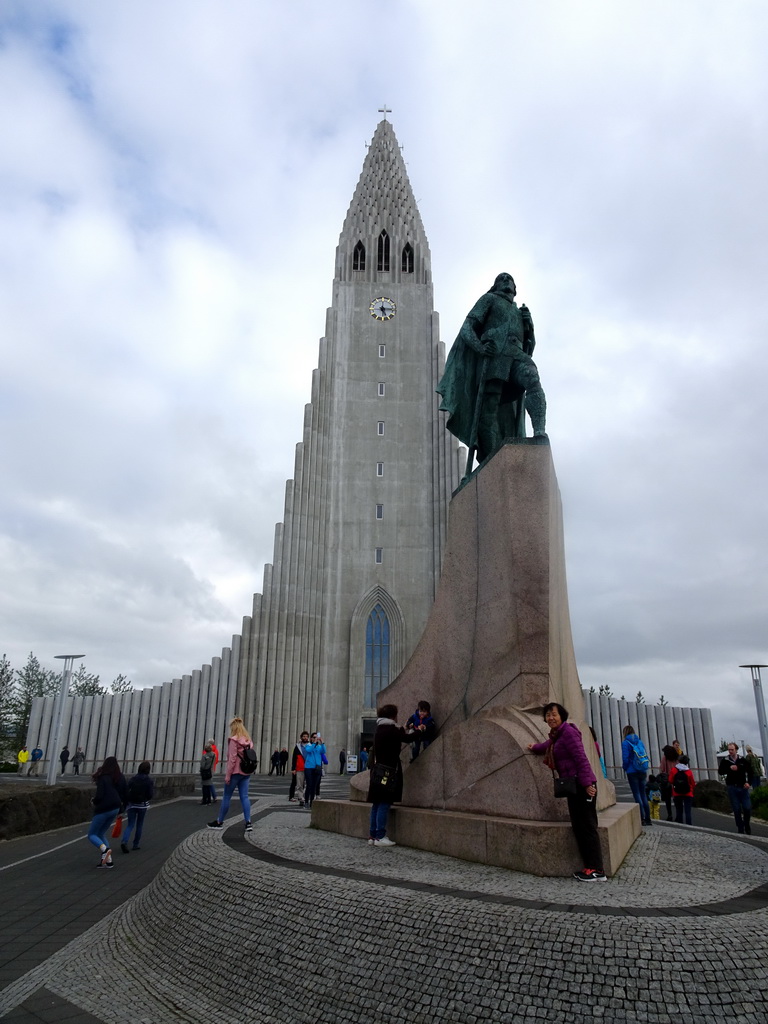 Miaomiao, Max and Miaomiao`s mother in front of the statue of Leif Ericson at the Eriksgata street and the front of the Hallgrímskirkja church
