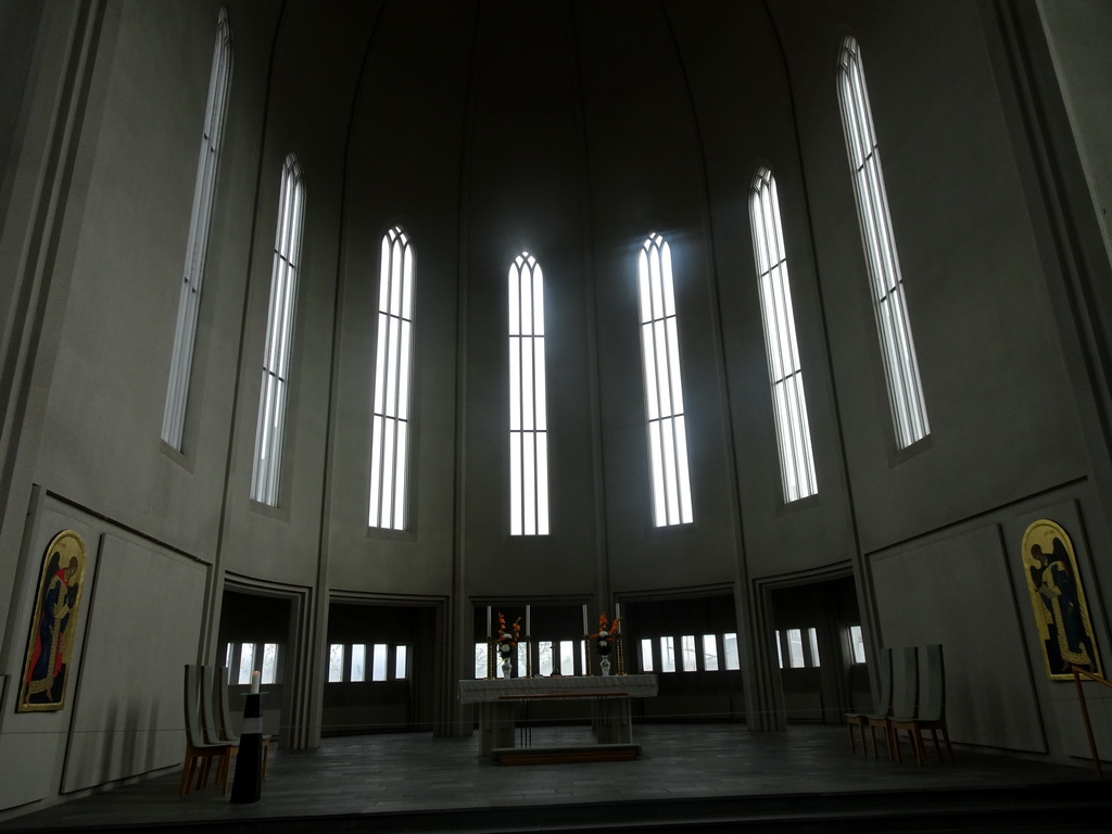 Apse and altar of the Hallgrímskirkja church