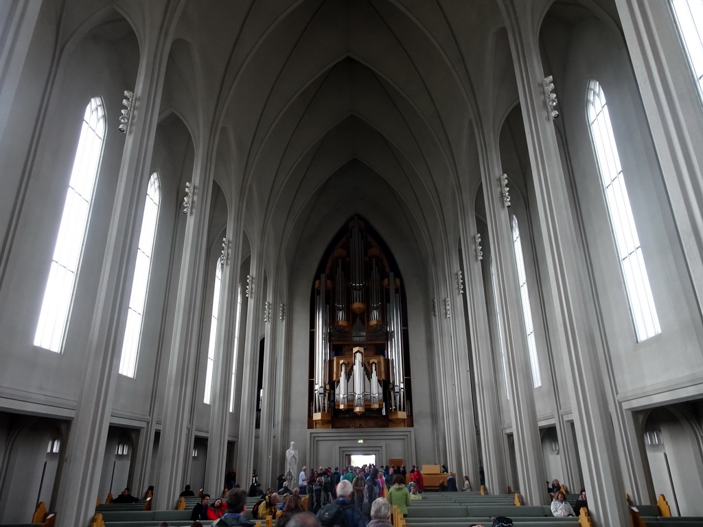 Nave and organ of the Hallgrímskirkja church