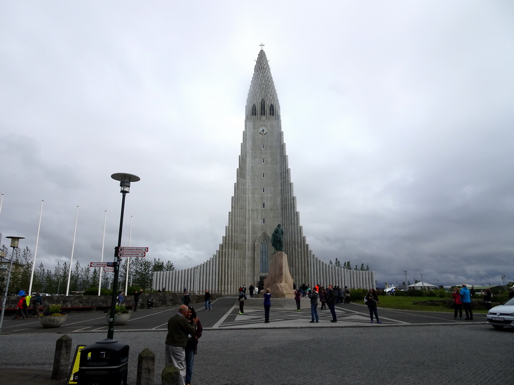 The statue of Leif Ericson at the Eriksgata street and the front of the Hallgrímskirkja church, viewed from the Skólavörðustígur street