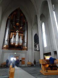 Man playing the organ in the Hallgrímskirkja church