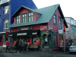 Front of the Drekinn Vipe Shop at the Njálsgata street, viewed from the rental car