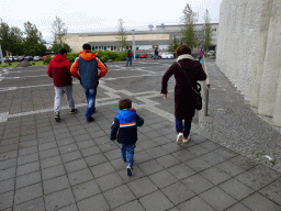 Miaomiao, Max and Miaomiao`s mother in front of the Hallgrímskirkja church