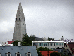 The Hallgrímskirkja church, viewed from the Tjarnargata street