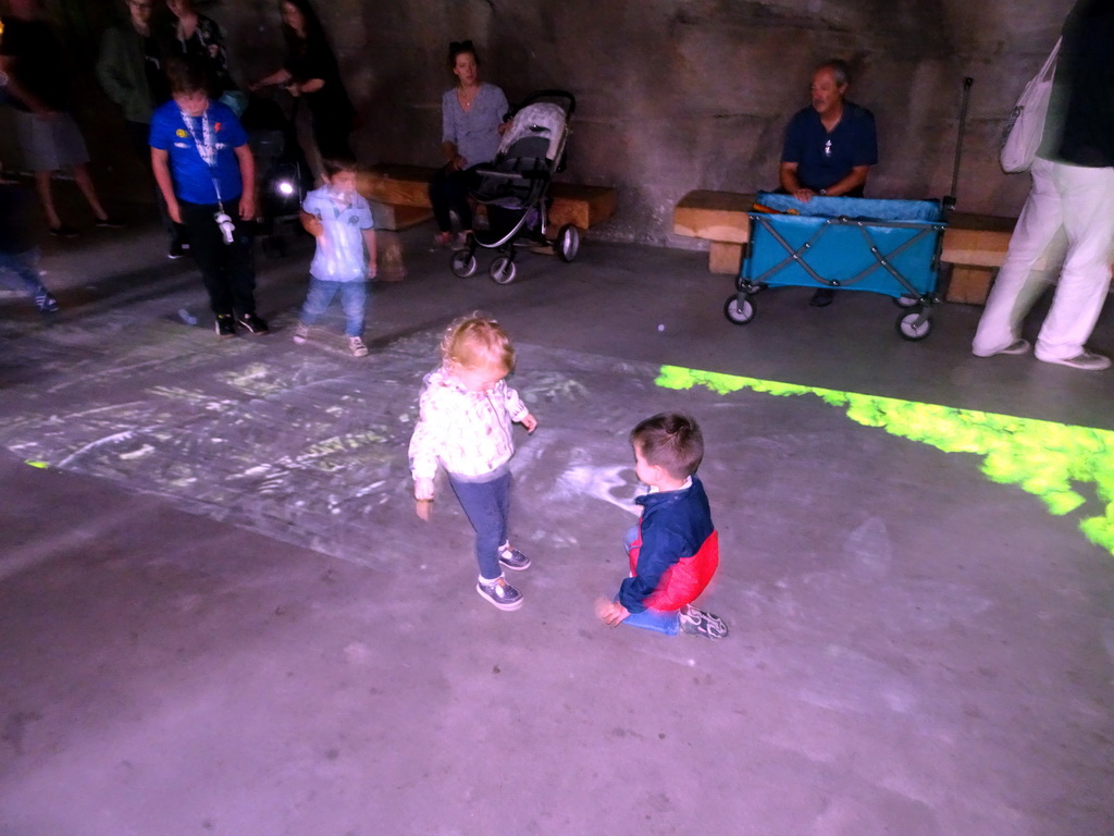 Max playing with light effects at the Gorilla Adventure at the Ouwehands Dierenpark zoo