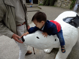 Max and Kees with a Polar Bear statue at the Ouwehands Dierenpark zoo