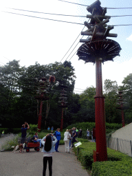 The Apen op Stelten with an Orangutan at the Ouwehands Dierenpark zoo