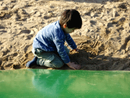 Max playing with sand at the trampoline at the Ouwehands Dierenpark zoo