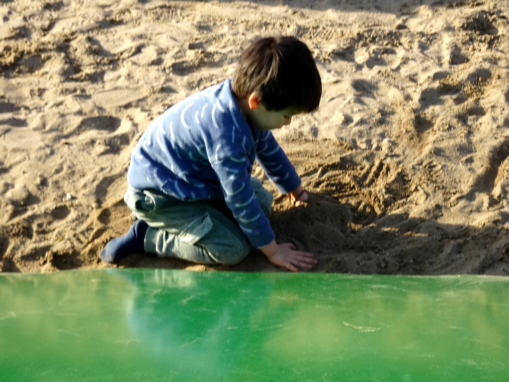 Max playing with sand at the trampoline at the Ouwehands Dierenpark zoo