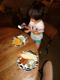 Max having lunch at the Jungle Restaurant at the Ouwehands Dierenpark zoo