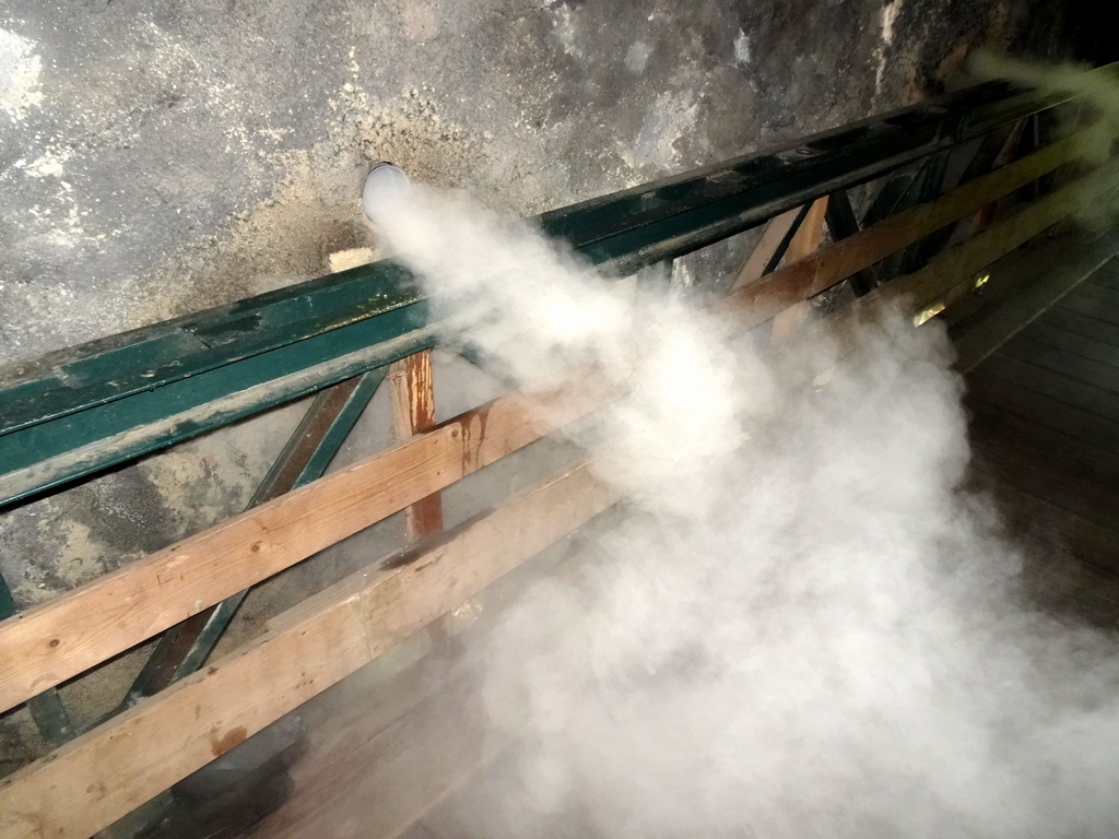 Smoke in the tunnel at the Berenbos Expedition at the Ouwehands Dierenpark zoo