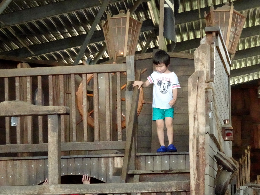 Max on top of the shipwreck at the RavotAapia building at the Ouwehands Dierenpark zoo
