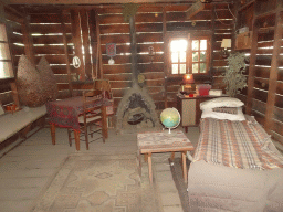 rhenen_4_132 - 324 kb - 1024x768 - Interior of a hut at the RavotAapia building at the Ouwehands Dierenpark zoo Interior of a hut at the RavotAapia building at the Ouwehands Dierenpark zoo