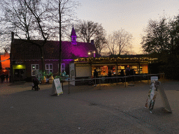 Front of the souvenir shop at the entrance to the Ouwehands Dierenpark zoo, at sunset