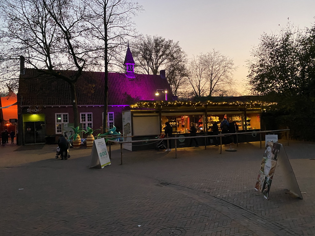 Front of the souvenir shop at the entrance to the Ouwehands Dierenpark zoo, at sunset