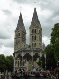 Kiosk and the Munsterkerk church at the Munsterplein square