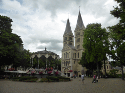 The Munsterplein square with kiosk and the Munsterkerk church