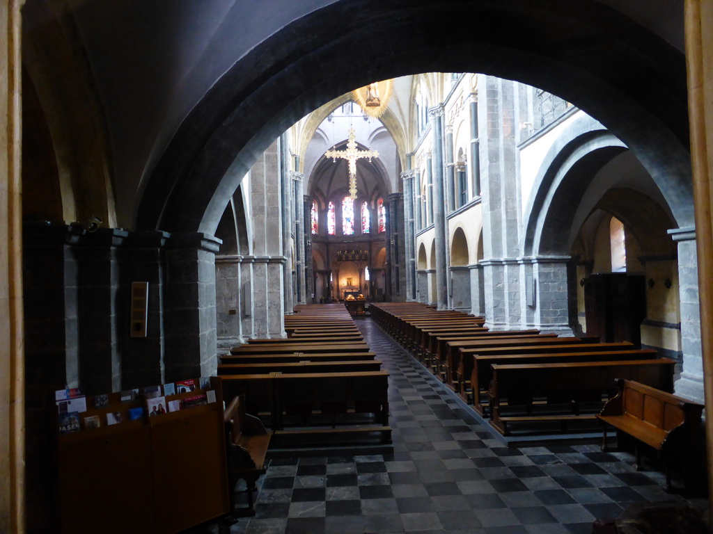 Nave and apse of the Munsterkerk church