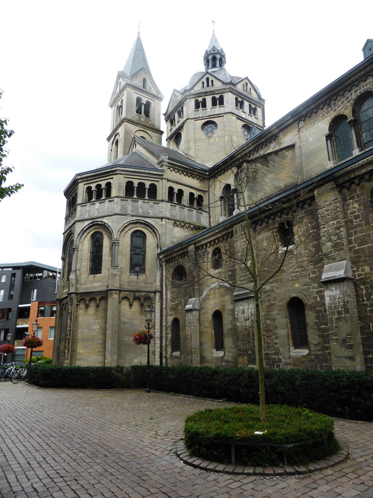 Northeast side of the Munsterkerk church, viewed from the Munsterplein square