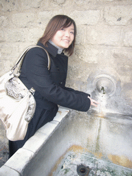Miaomiao at a wall fountain