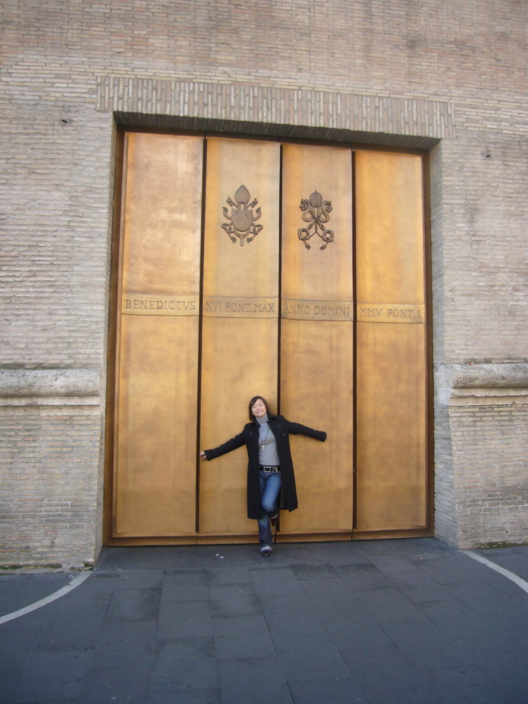 Miaomiao at the gate to Vatican City at the Piazza del Risorgimento square