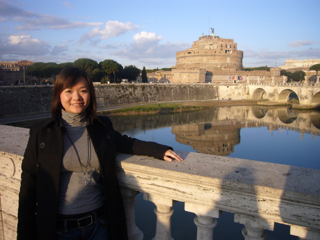 Miaomiao and the Ponte Sant`Angelo bridge, the Tiber river and the Castel Sant`Angelo