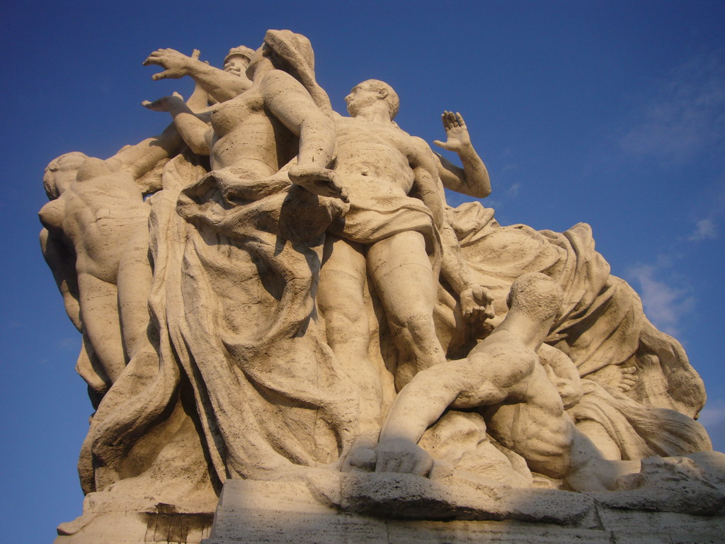 Statue on the Ponte Vittorio Emanuele II bridge