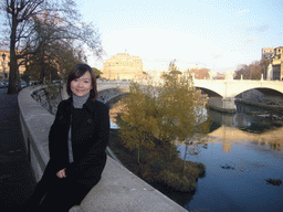 Miaomiao at the Ponte Vittorio Emanuele II bridge, the Tiber river and the Castel Sant`Angelo