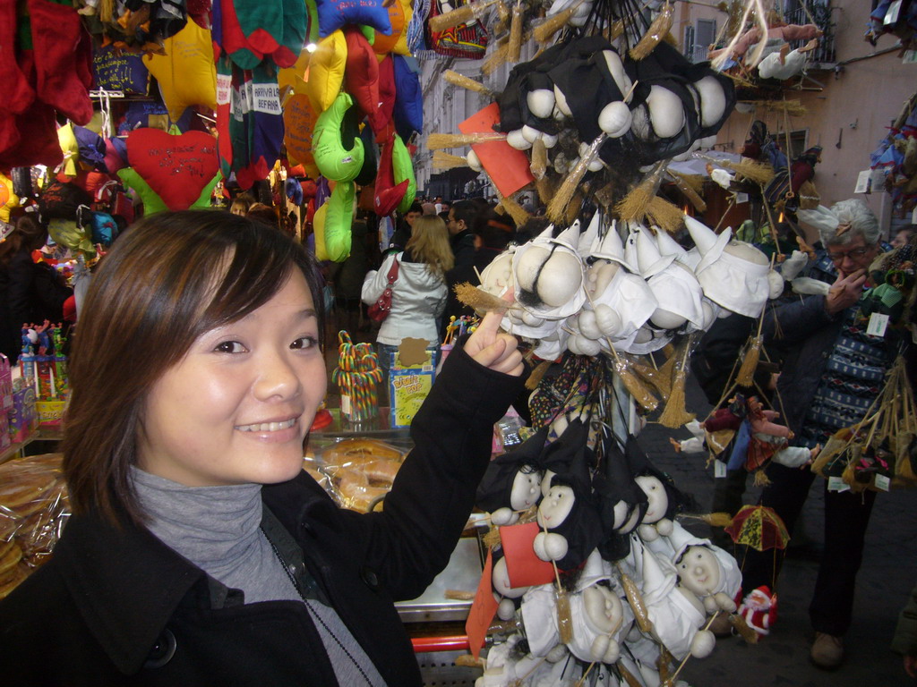 Miaomiao at the christmas market on the Piazza Navona