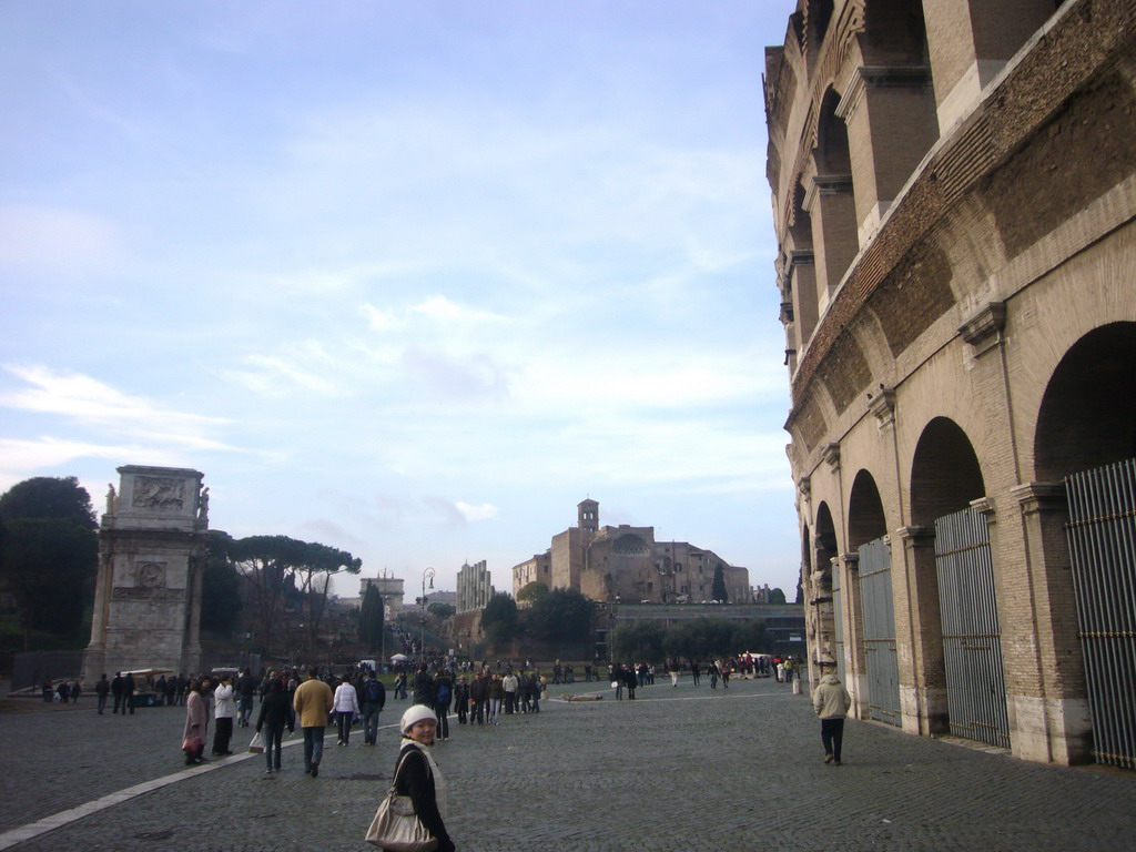 Miaomiao at the Colosseum, the Arch of Constantine, the Temple of Venus and Roma, the Via Sacra and the Arch of Titus at the Forum Romanum