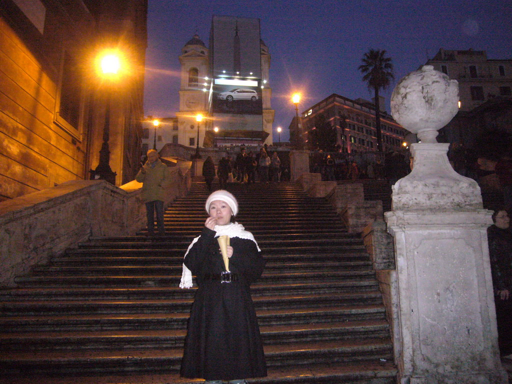 Miaomiao eating chestnuts at the Spanish Steps, the Sallustiano Obelisk and the Trinità dei Monti church, by night