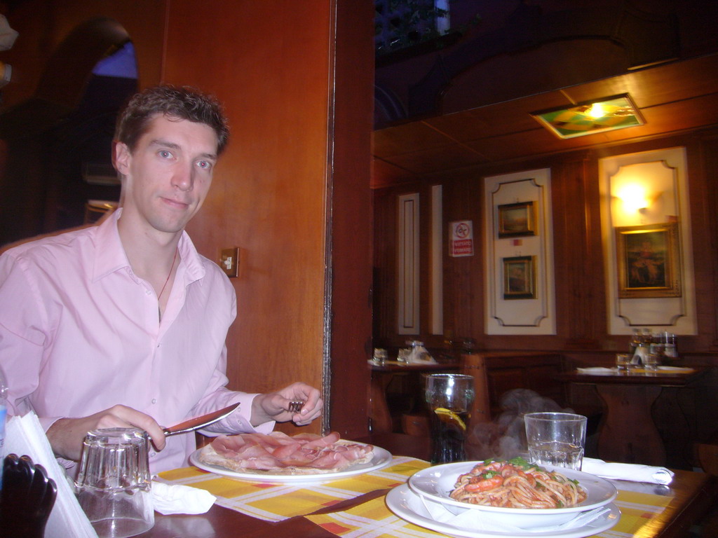 Tim having lunch in a restaurant at the Piazza di Spagna