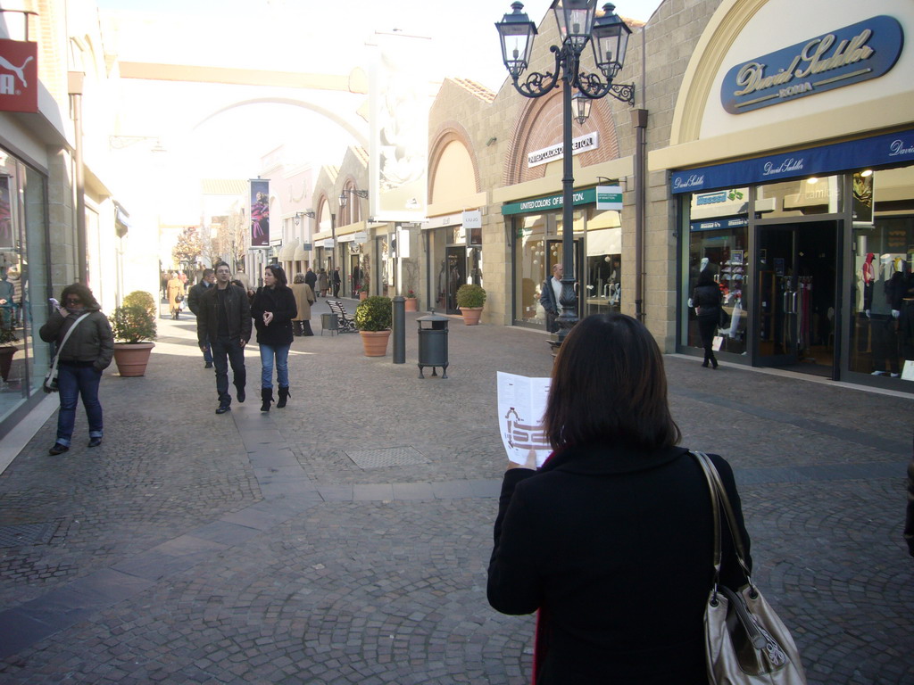 Miaomiao in the streets of the Castel Romano Designer Outlet