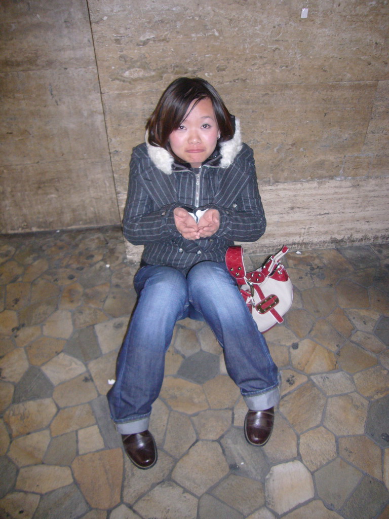 Miaomiao begging for money on the street