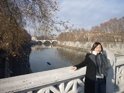 Miaomiao at the Ponte Mazzini bridge, with a view on the Tiber river and the Ponte Principe Amedeo bridge