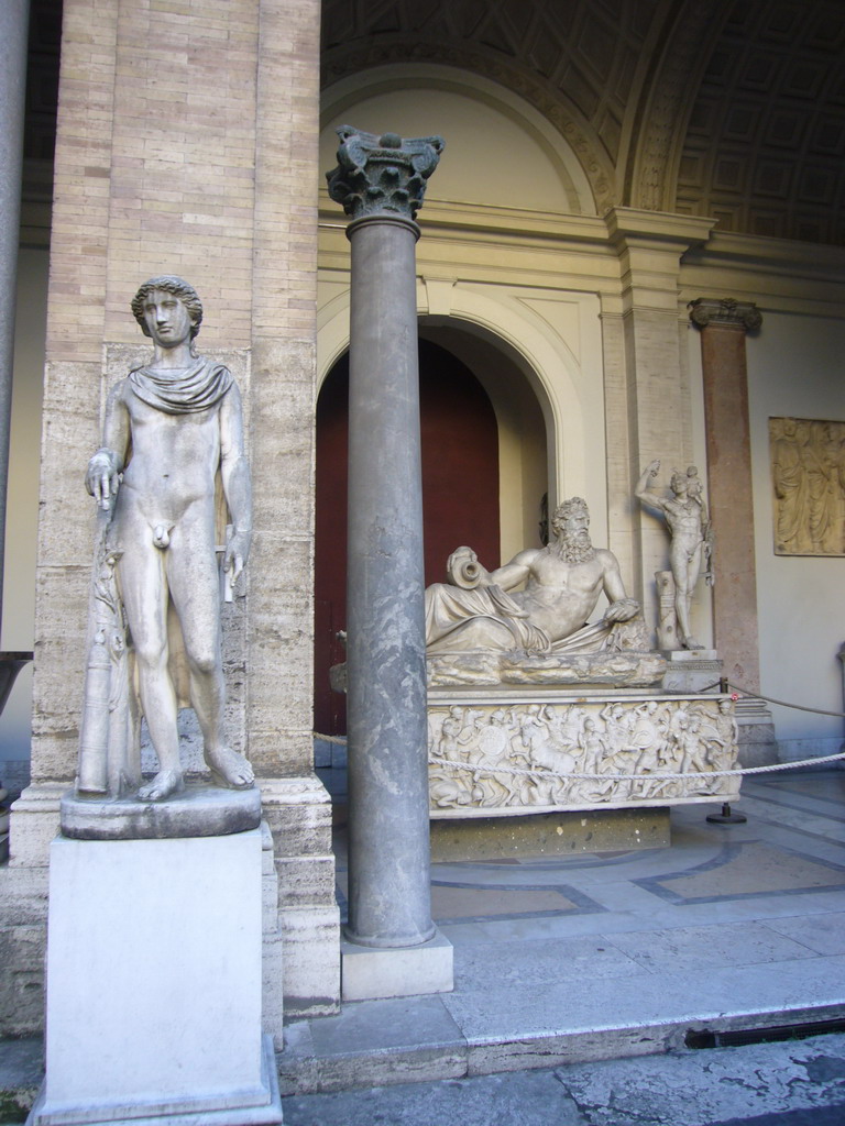 Statues at the Cortile Ottagono square at the Vatican Museums