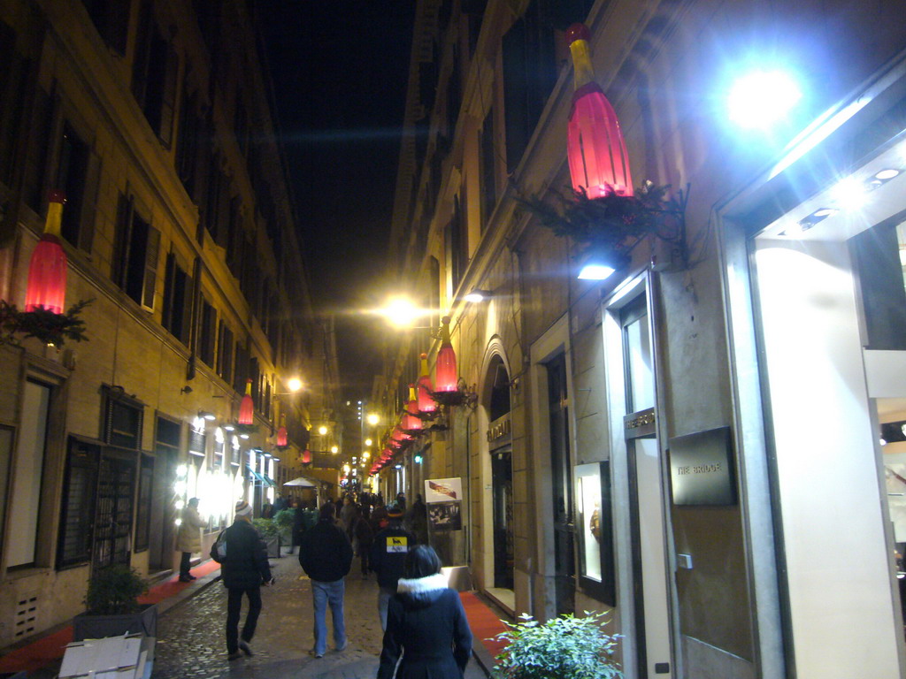 Miaomiao in the Via dei Condotti