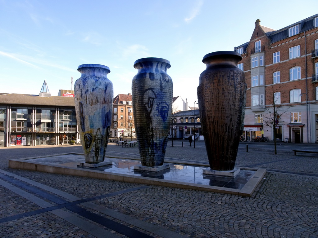 Three large vases at the Hestetorvet square