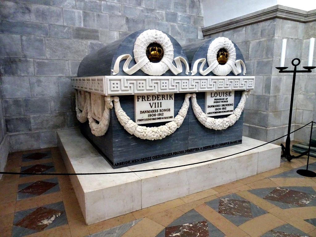 The tombs of King Frederik VIII and Queen Louise at the Glücksburger Chapel at the Roskilde Cathedral