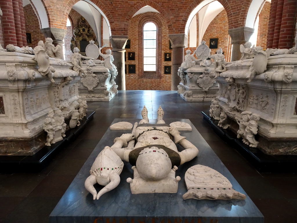 The chancel of the Roskilde Cathedral, with the tombs of Queen Louise, Queen Charlotte Amalie, Duke Christopher, King Christian V and King Frederik IV