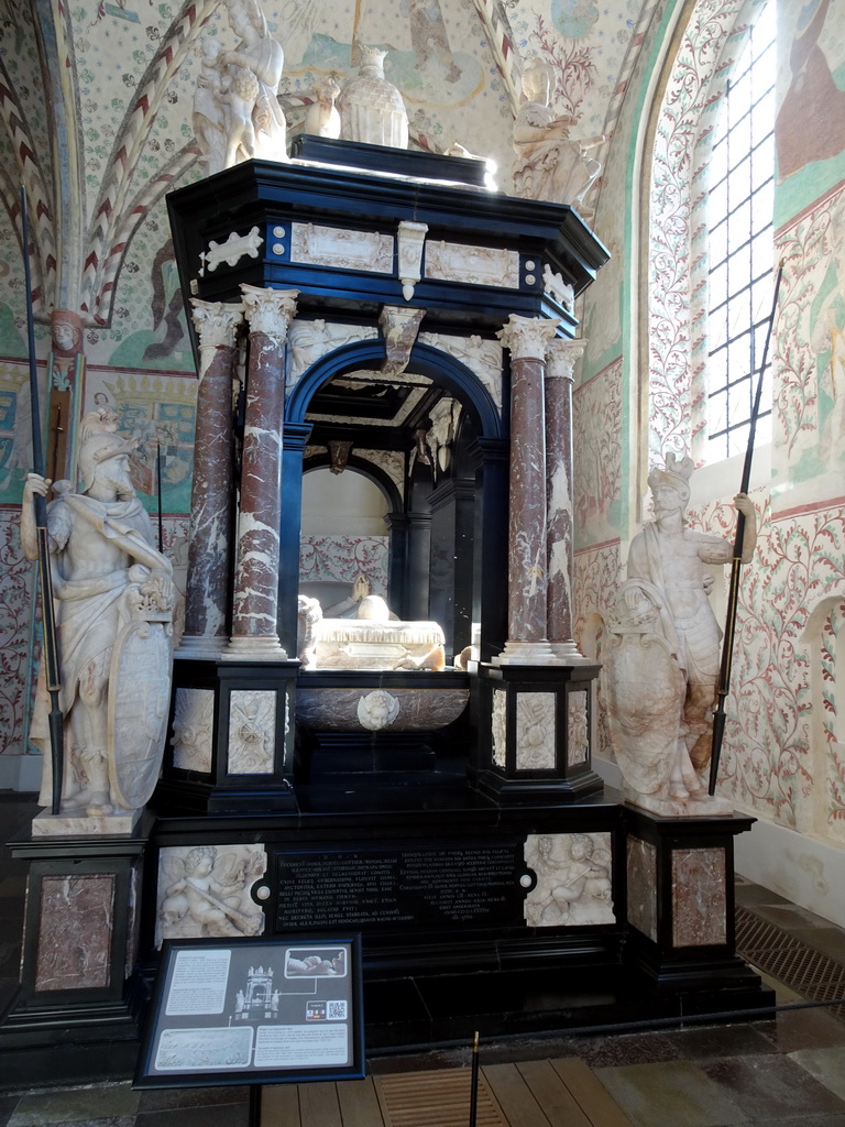 The tomb of King Frederik II and Queen Sophie in the Chapel of the Magi at the Roskilde Cathedral, with explanation