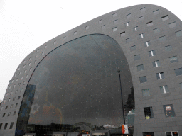 The front of the Markthal building, viewed from the Binnenrotte square